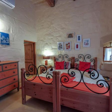 Peaceful Farmhouse Stay With Cozy Yard Għarb Buitenkant foto