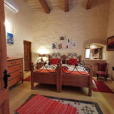 Peaceful Farmhouse Stay With Cozy Yard Għarb Buitenkant foto