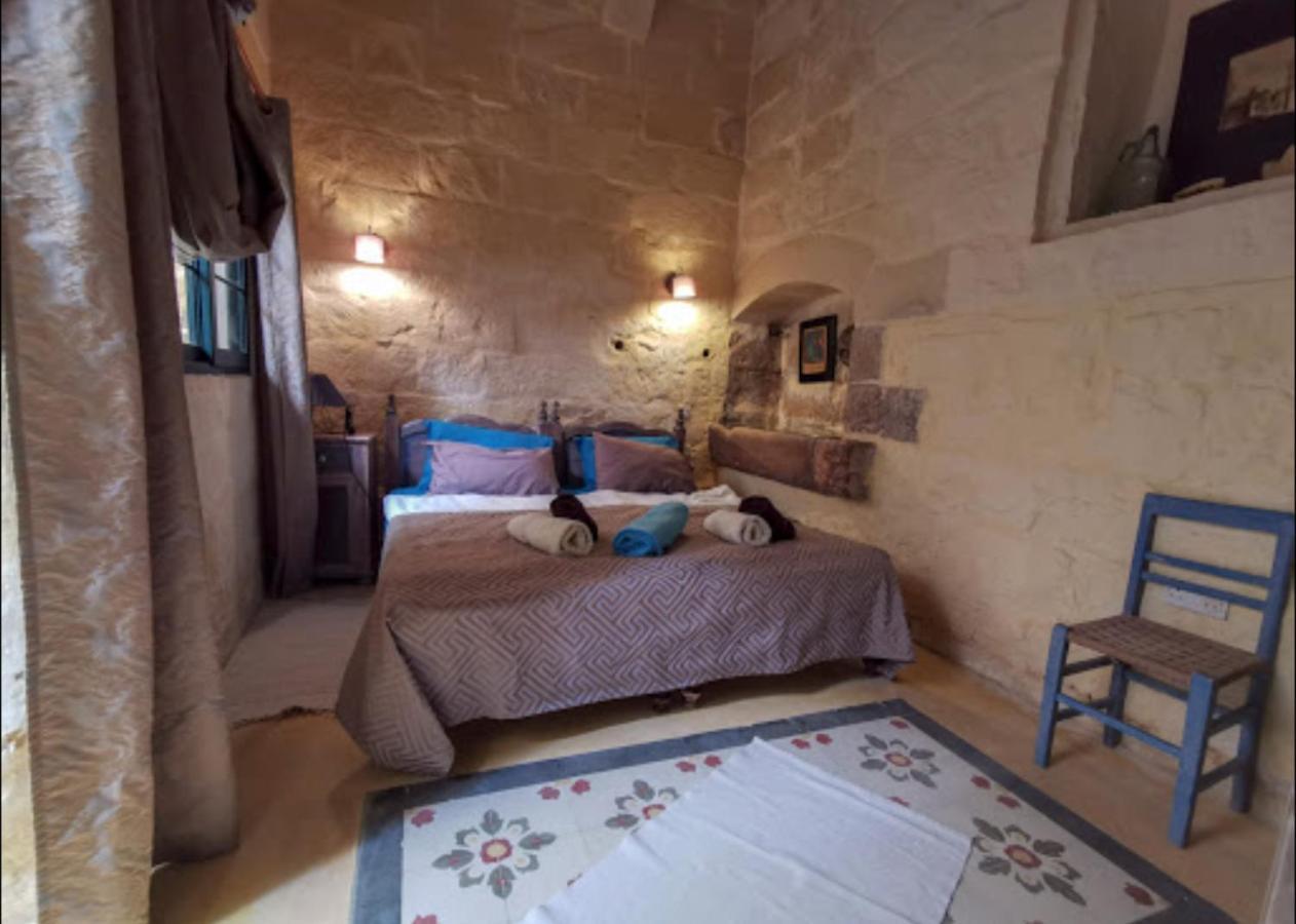Peaceful Farmhouse Stay With Cozy Yard Għarb Buitenkant foto