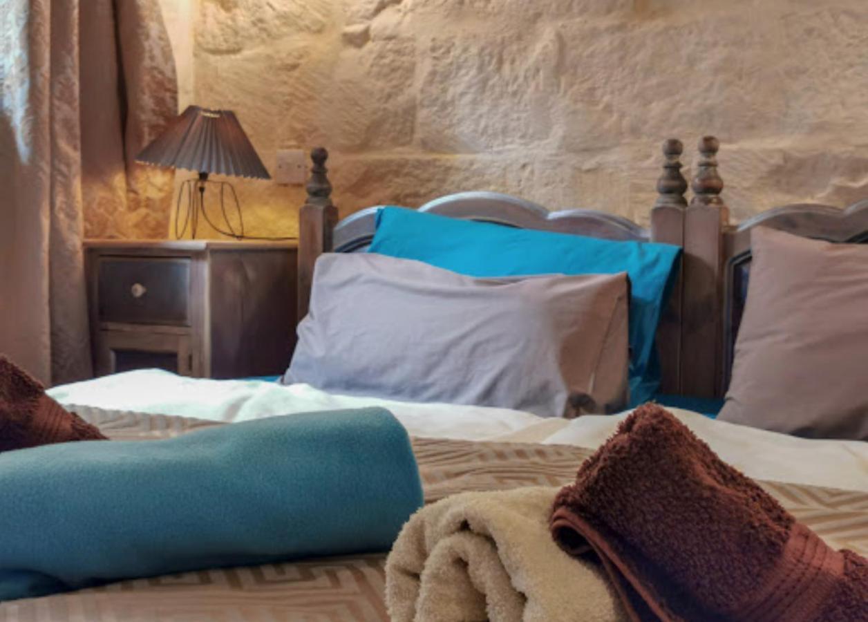 Peaceful Farmhouse Stay With Cozy Yard Għarb Buitenkant foto