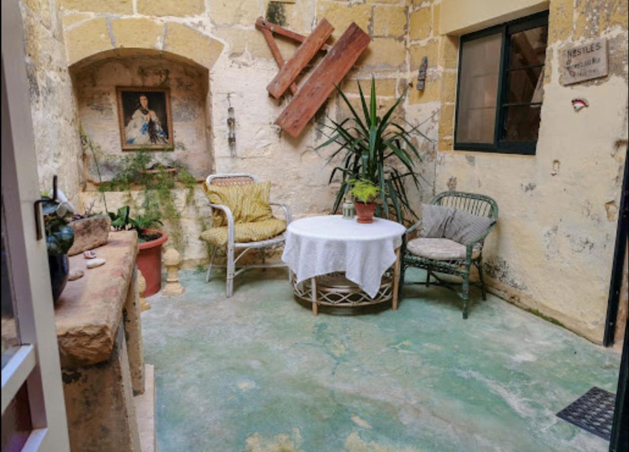 Peaceful Farmhouse Stay With Cozy Yard Għarb Buitenkant foto
