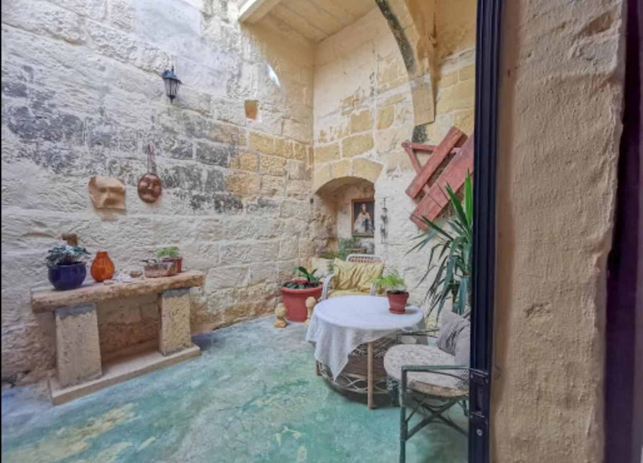 Peaceful Farmhouse Stay With Cozy Yard Għarb Buitenkant foto