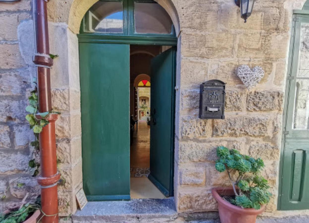 Peaceful Farmhouse Stay With Cozy Yard Għarb Buitenkant foto