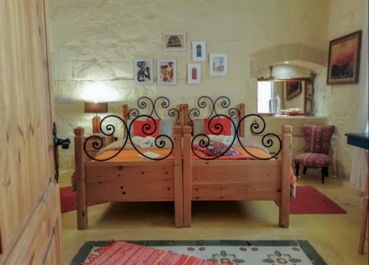 Peaceful Farmhouse Stay With Cozy Yard Għarb Buitenkant foto