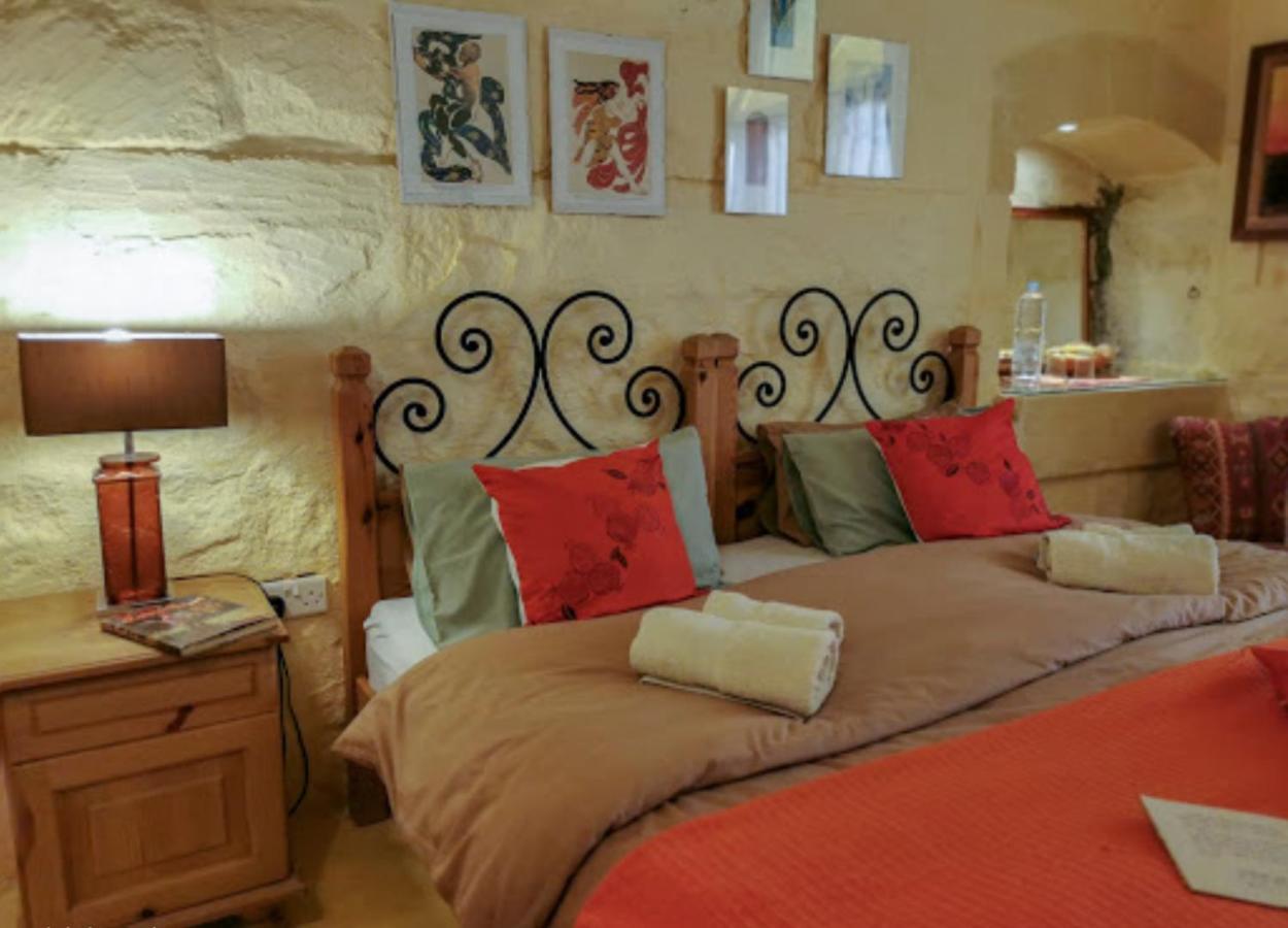 Peaceful Farmhouse Stay With Cozy Yard Għarb Buitenkant foto