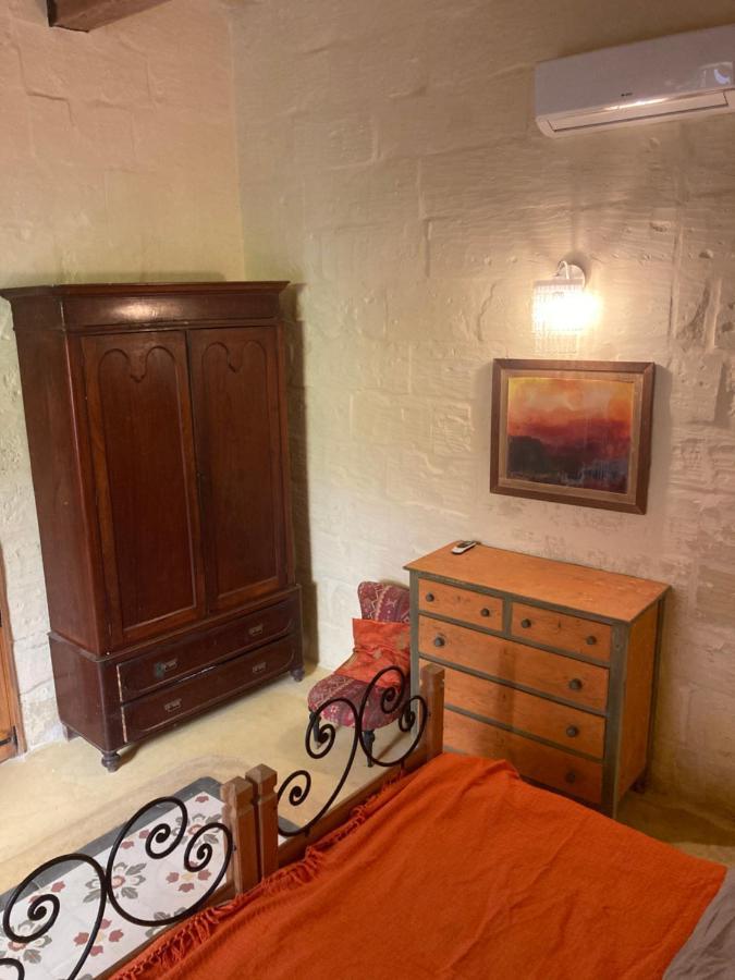 Peaceful Farmhouse Stay With Cozy Yard Għarb Buitenkant foto