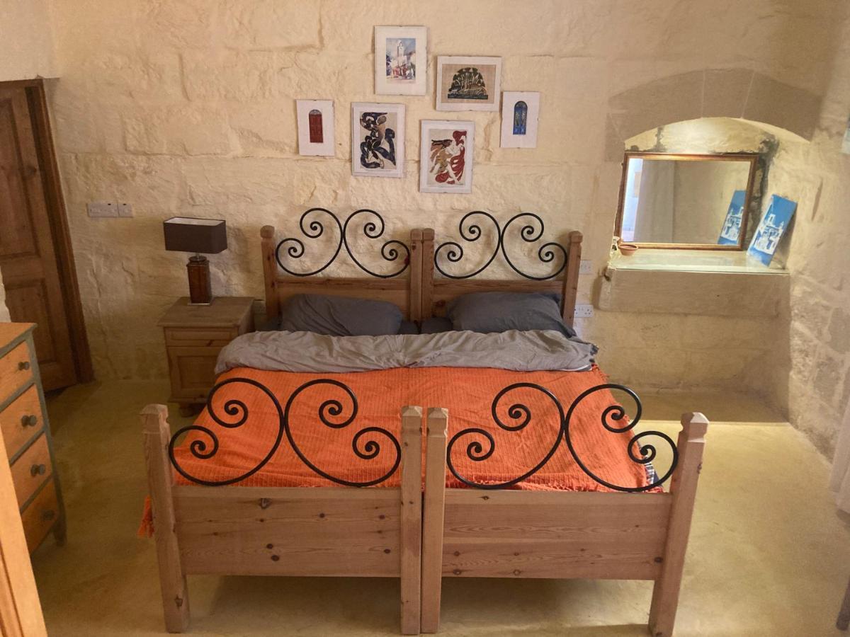 Peaceful Farmhouse Stay With Cozy Yard Għarb Buitenkant foto