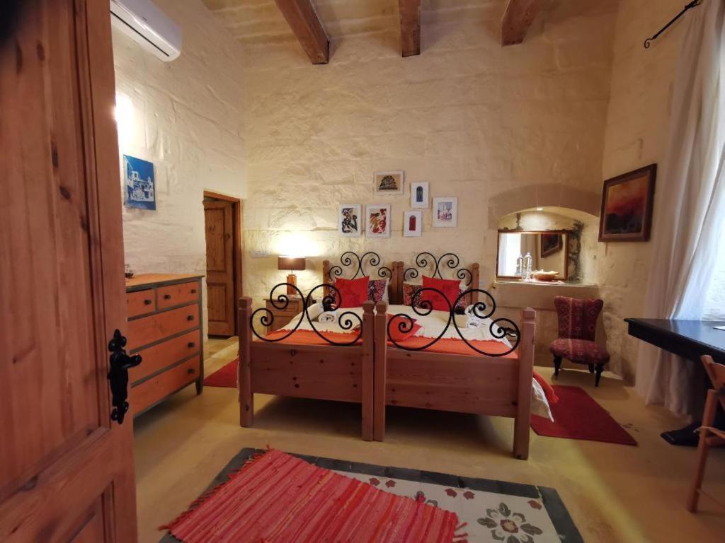 Peaceful Farmhouse Stay With Cozy Yard Għarb Buitenkant foto